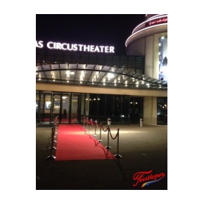 feestloper rode loper circustheater